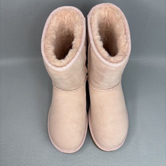 Women's UGG Boots Classic Short Baby Pink Perforated Sz 7 Festival Boho Rare! - Picture 10 of 16